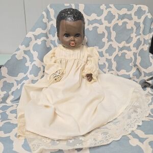 VINTAGE SHINDANA 1972 Zuri ethnic Black viynl babydoll with outfit.